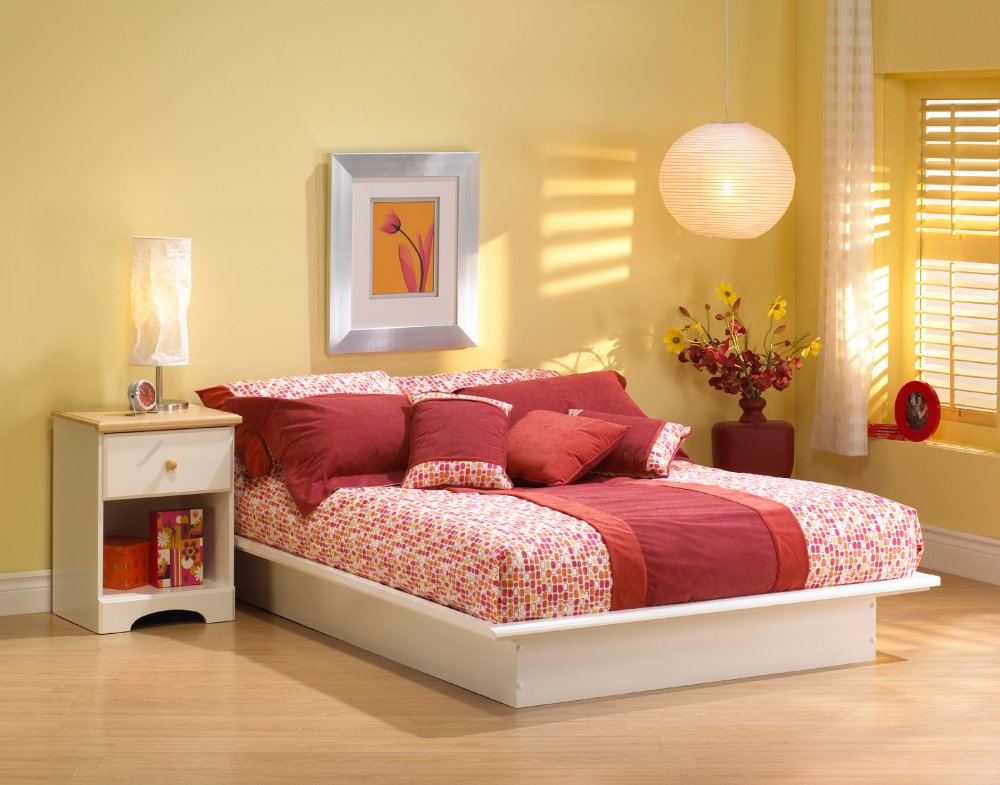 Kê giường ngủ dựa vào tường cảm giác vững trãi, tạo cho bạn giấc ngủ sâu.