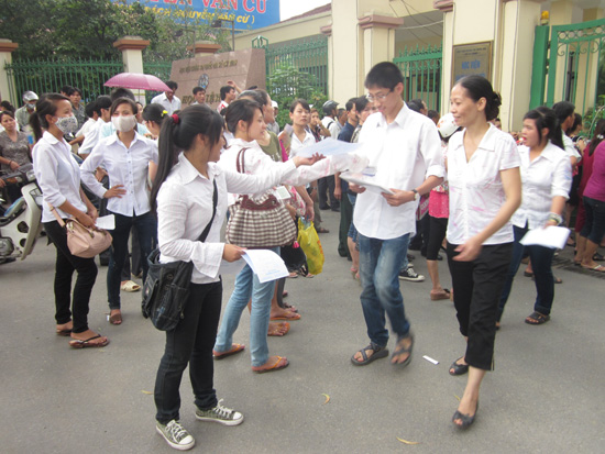 Hình ảnh Sinh viên tranh thủ kinh doanh mùa thi số 1
