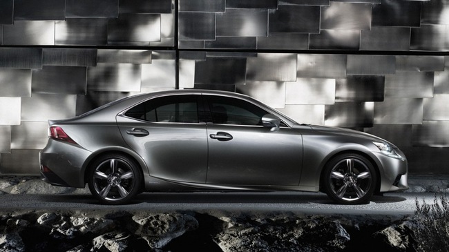 Hình ảnh Toyota giới thiệu phiên bản Lexus IS hybrid số 1