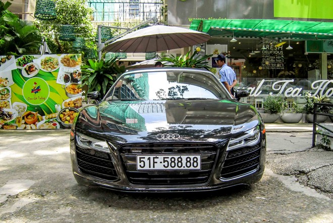 Siêu xe Audi R8 V10, mui trần, biển đẹp, Sài Gòn