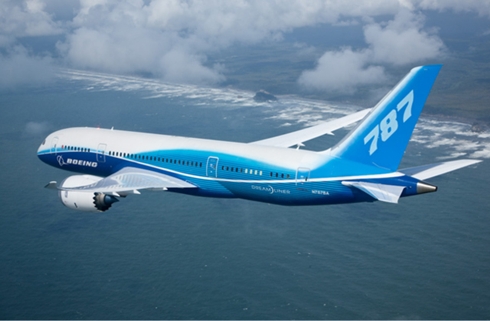 Boeing 787 liên tiếp gặp sự cố về pin. Ảnh: The Verge