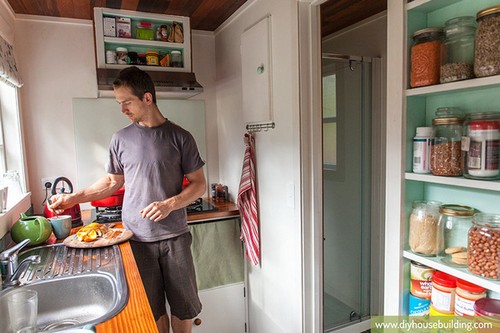 Ngôi nhà 17m² thoáng đãng đến bất ngờ do chính tay người chồng làm tặng vợ