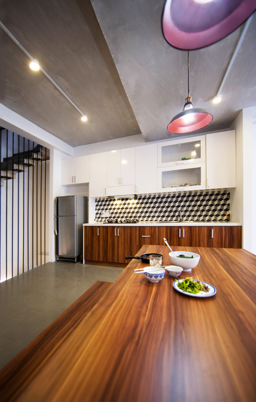 Nhà ống 48 m2 kín nhưng thoáng gió ở Sài Gòn nhờ mặt tiền gạch lỗ