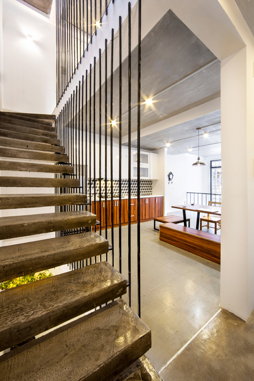 Nhà ống 48 m2 kín nhưng thoáng gió ở Sài Gòn nhờ mặt tiền gạch lỗ