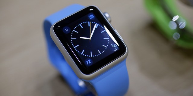 Dù Apple chưa từng công bố những con số cụ thể về doah số Apple, nhưng theo những báo cáo gần đây từ công ty nghiên cứu thị trường Canalys, công ty này đã bán được 7 triệu chiếc Apple Watch sau khi sản phẩm được phát hành chính thức vào ngày 24/4. Đây là con số thông kê sau 2 quý Apple Watch được bán ra, cao hơn doanh số của tất cả các nhà cung cấp smartwatch trong 5 quý trước đó.